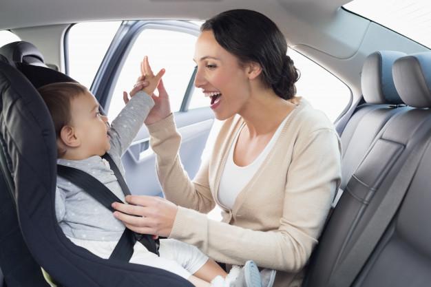 woman_bottle_feeding_her_child_in_a_car